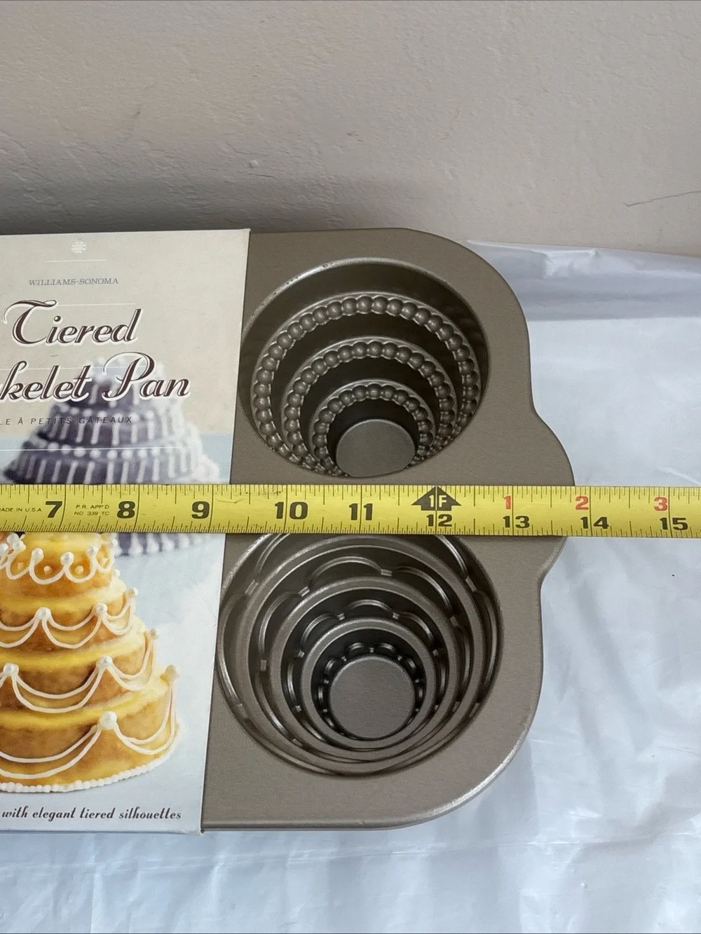 Williams Sonoma - Nordic Ware Tiered Cakelet Pan Gold 6 little cakes Vtg new USA